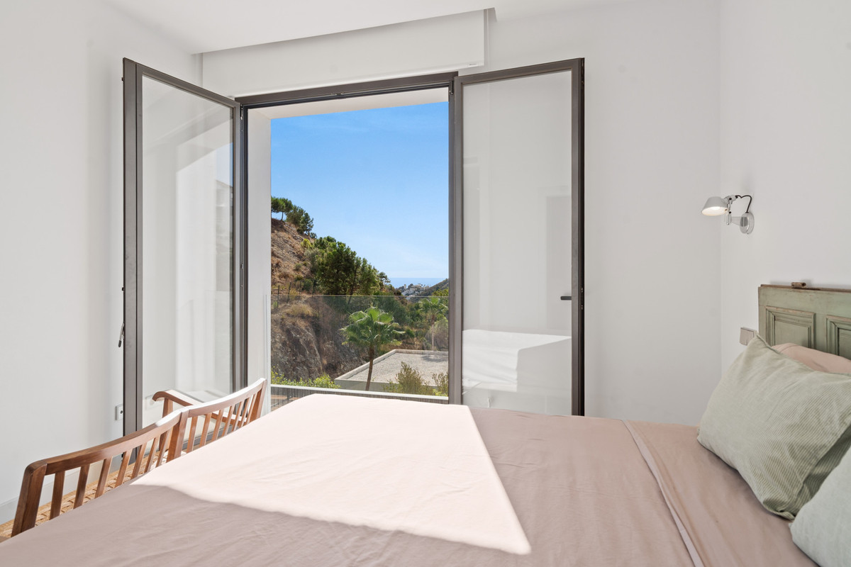 6 Bed Townhouse for sale in El Madroñal Costa Del Sol, Málaga, Spain