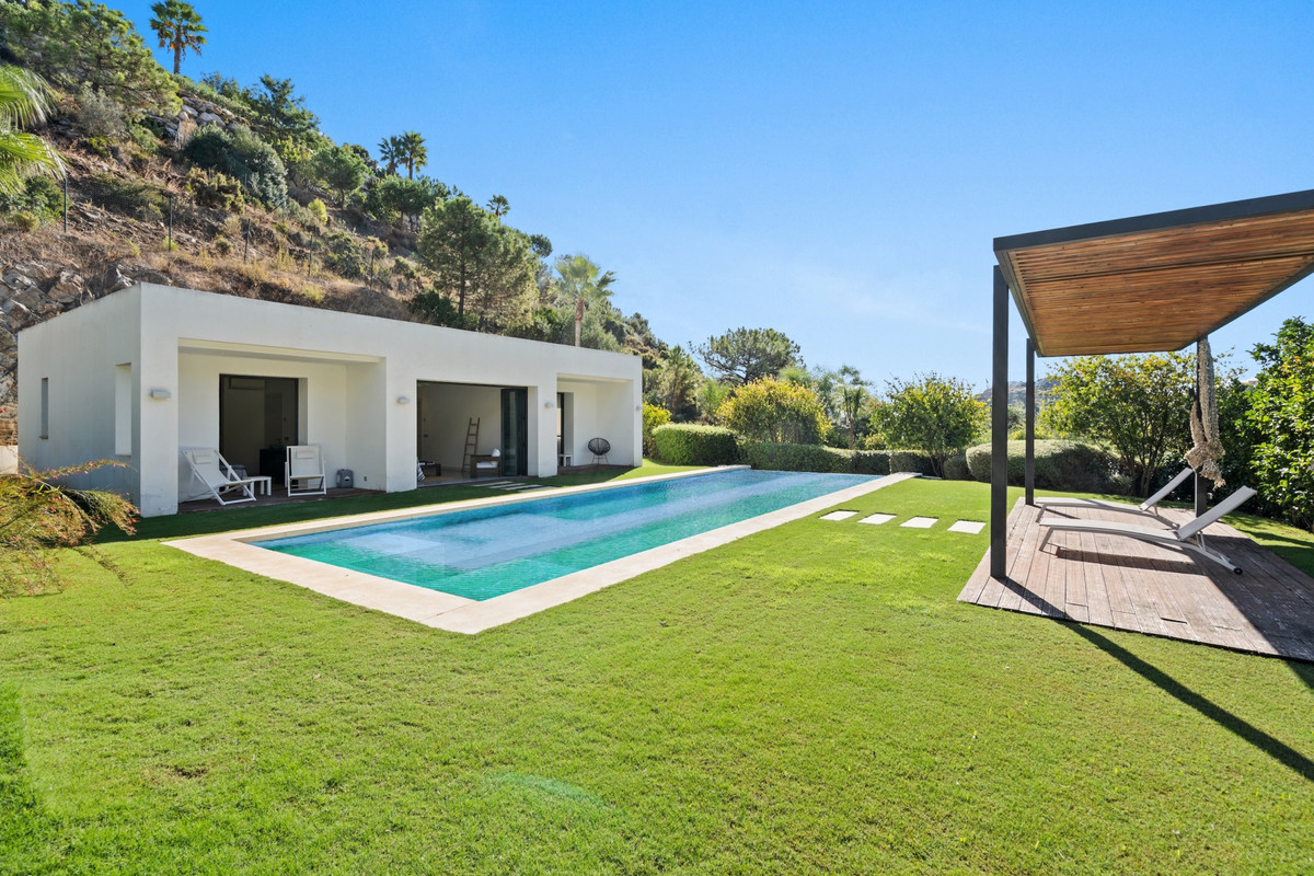 6 Bed Townhouse for sale in El Madroñal Costa Del Sol, Málaga, Spain