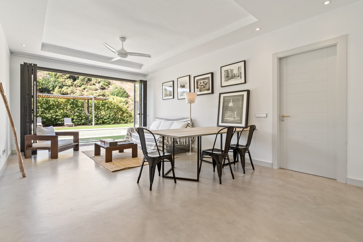 6 Bed Townhouse for sale in El Madroñal Costa Del Sol, Málaga, Spain