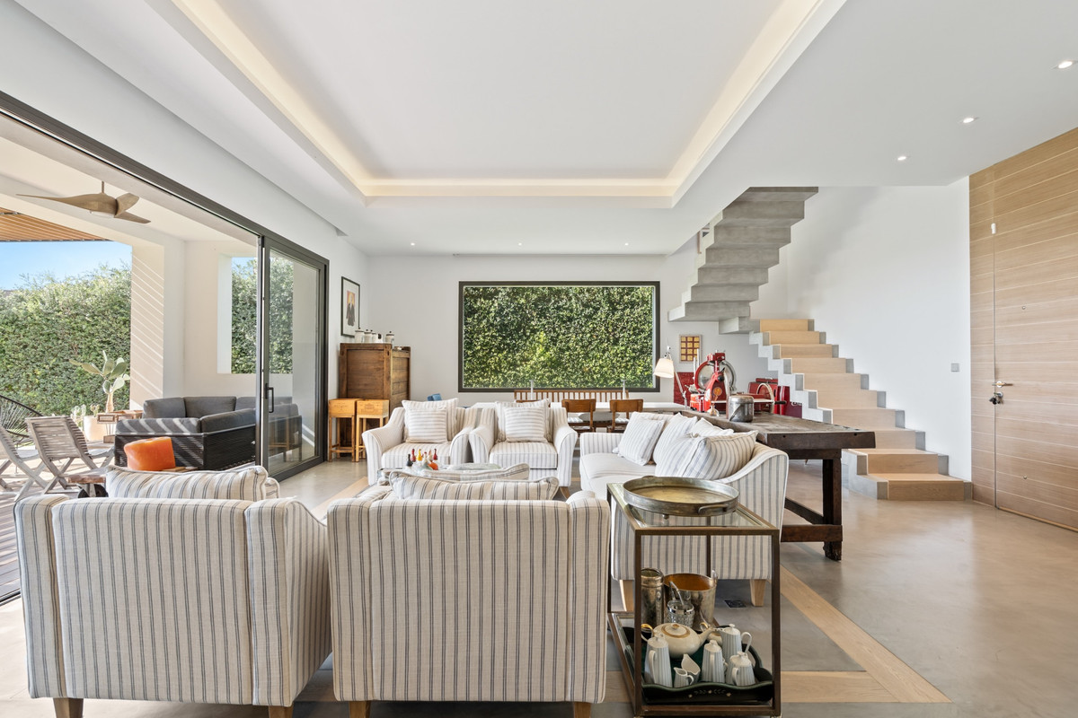 6 Bed Townhouse for sale in El Madroñal Costa Del Sol, Málaga, Spain