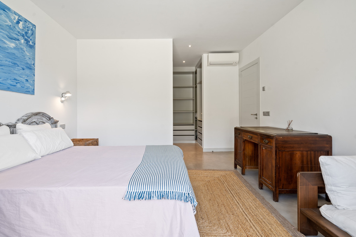 6 Bed Townhouse for sale in El Madroñal Costa Del Sol, Málaga, Spain