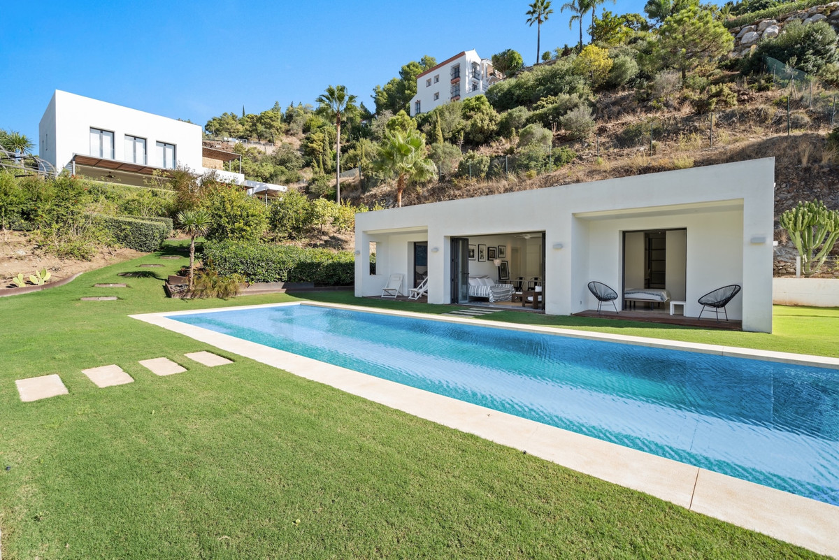 6 Bed Townhouse for sale in El Madroñal Costa Del Sol, Málaga, Spain
