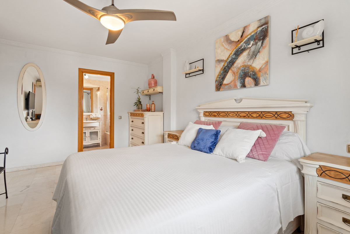 Se vende Apartamento Planta Media de 3 dormitorios en Costa Del Sol, Málaga, España