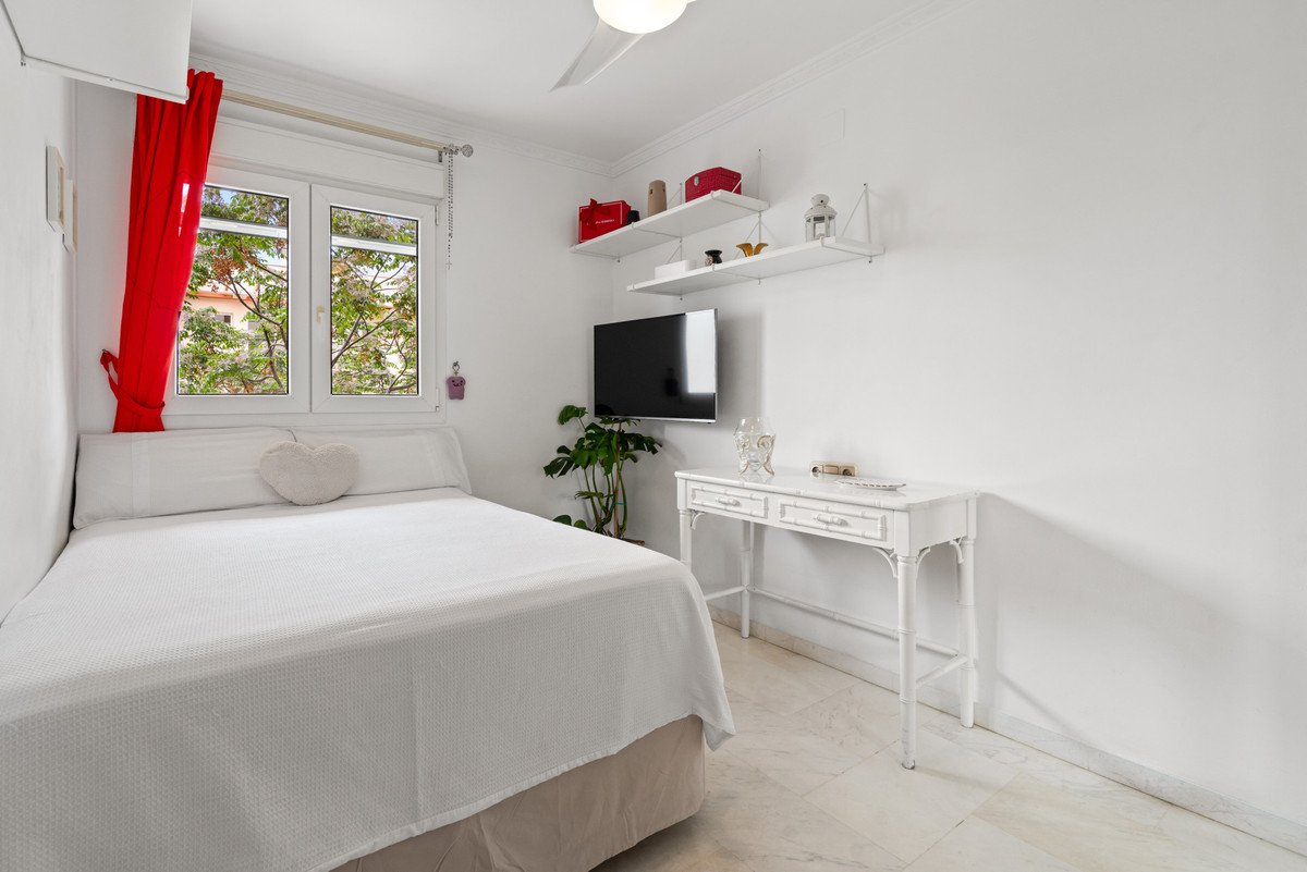 Se vende Apartamento Planta Media de 3 dormitorios en Costa Del Sol, Málaga, España