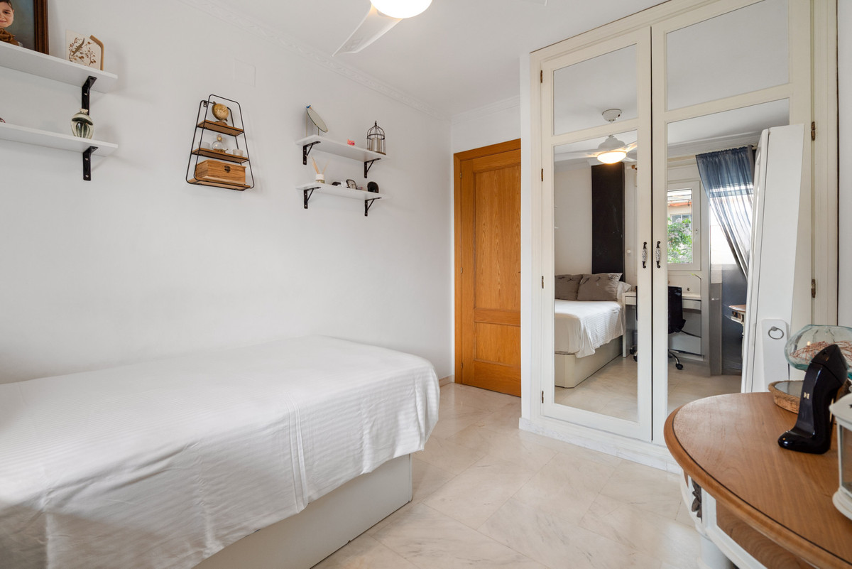 Se vende Apartamento Planta Media de 3 dormitorios en Costa Del Sol, Málaga, España