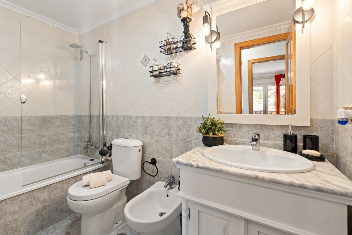 Se vende Apartamento Planta Media de 3 dormitorios en Costa Del Sol, Málaga, España