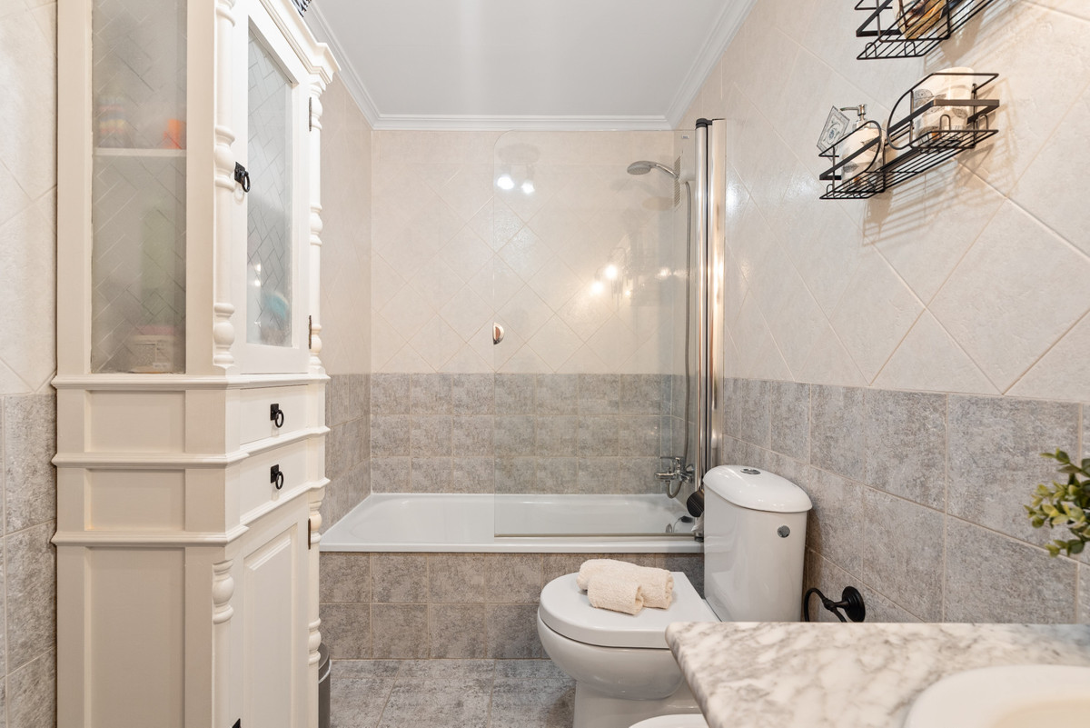 Se vende Apartamento Planta Media de 3 dormitorios en Costa Del Sol, Málaga, España
