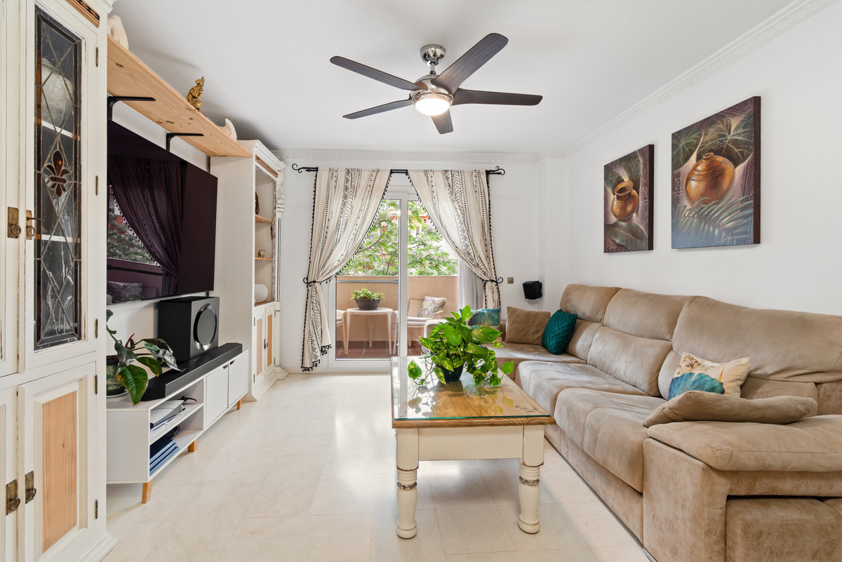 Se vende Apartamento Planta Media de 3 dormitorios en Costa Del Sol, Málaga, España