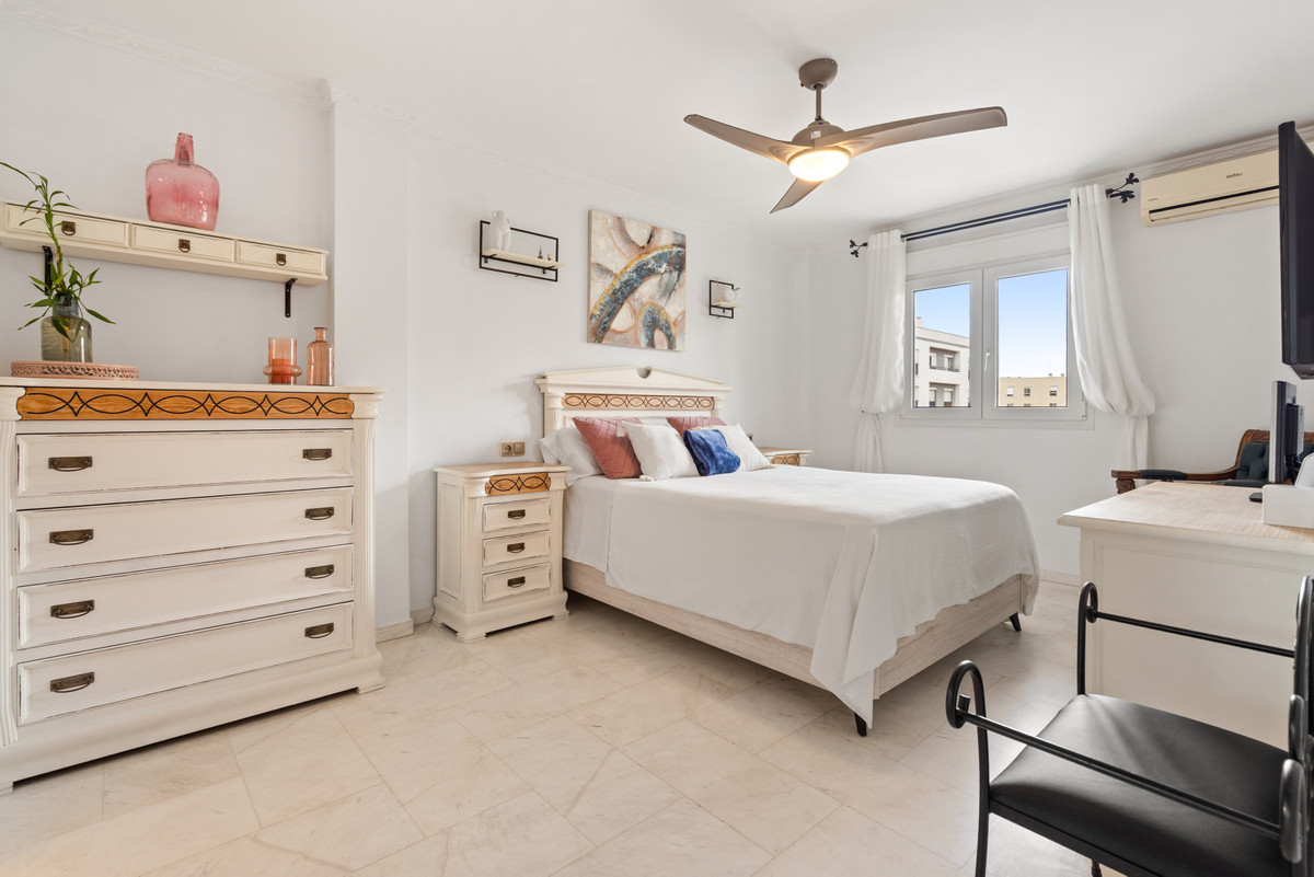 Se vende Apartamento Planta Media de 3 dormitorios en Costa Del Sol, Málaga, España