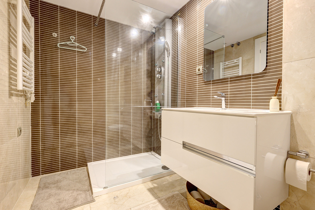 2 Bed Apartment for sale in Casares Costa Del Sol, Málaga, Spain