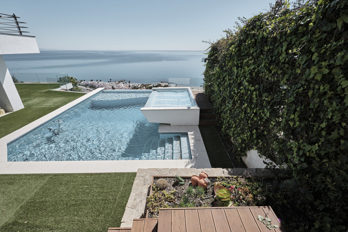 5 Bed Townhouse for sale in Manilva Costa Del Sol, Málaga, Spain