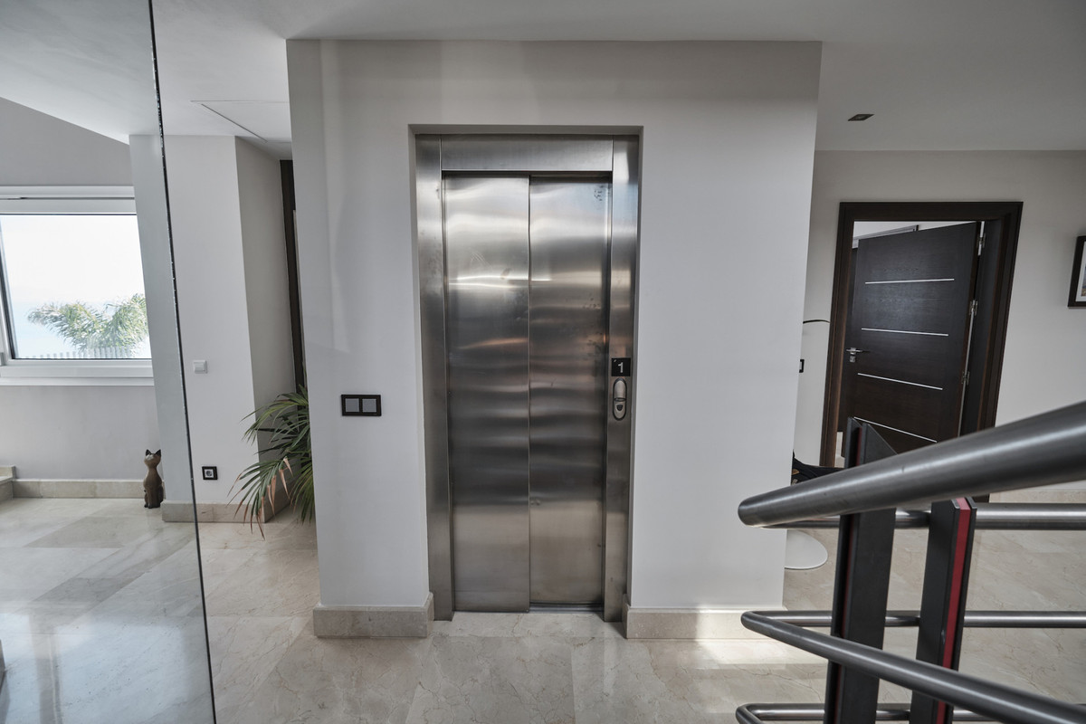 5 Bed Townhouse for sale in Manilva Costa Del Sol, Málaga, Spain