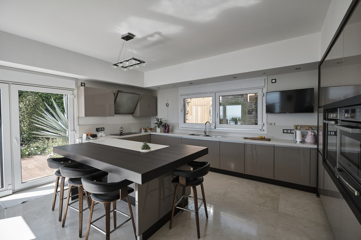 5 Bed Townhouse for sale in Manilva Costa Del Sol, Málaga, Spain