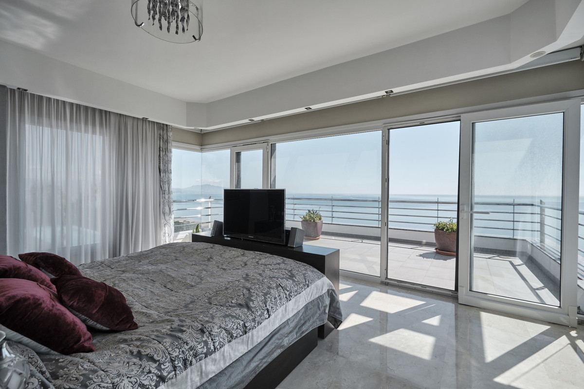5 Bed Townhouse for sale in Manilva Costa Del Sol, Málaga, Spain