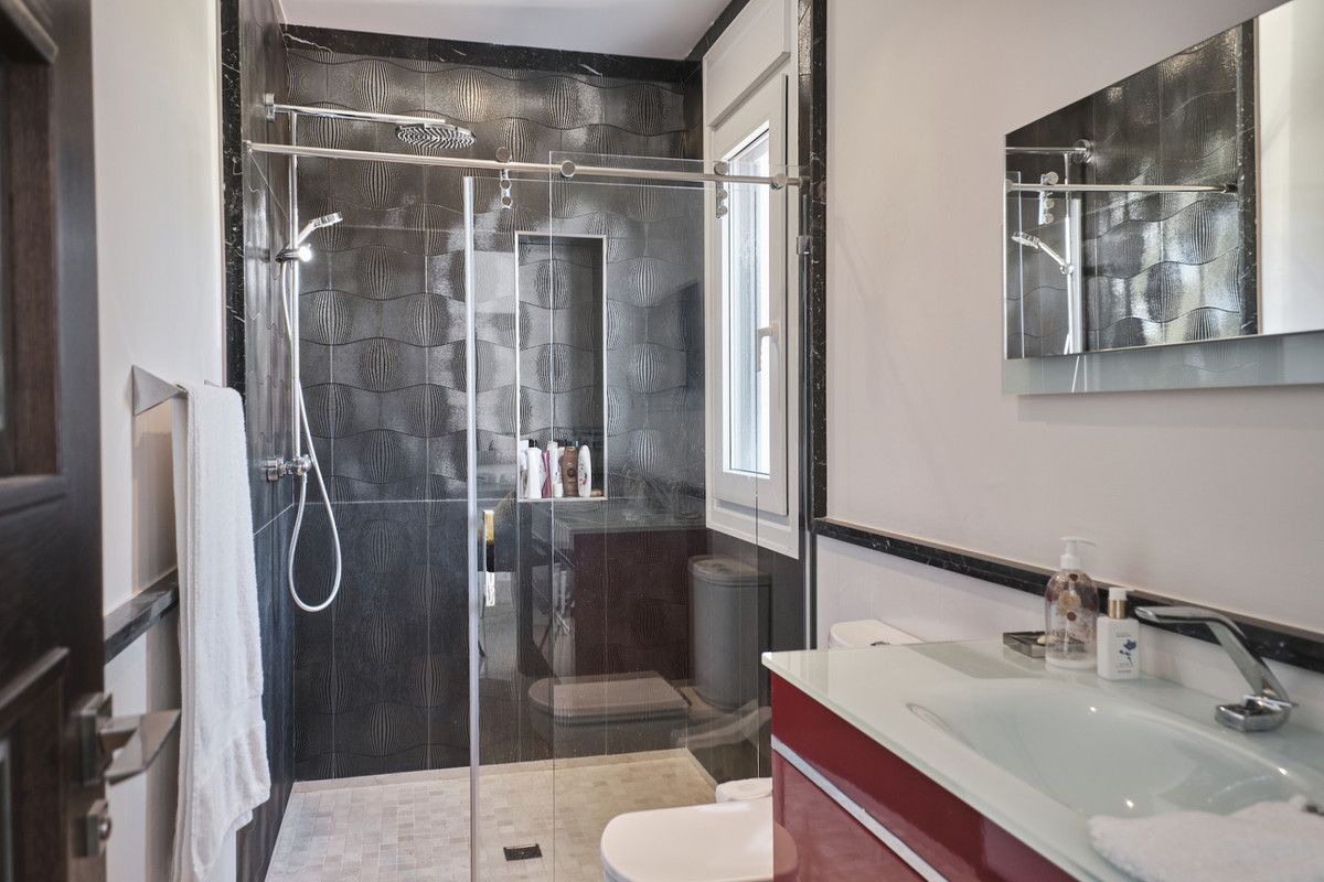 5 Bed Townhouse for sale in Manilva Costa Del Sol, Málaga, Spain