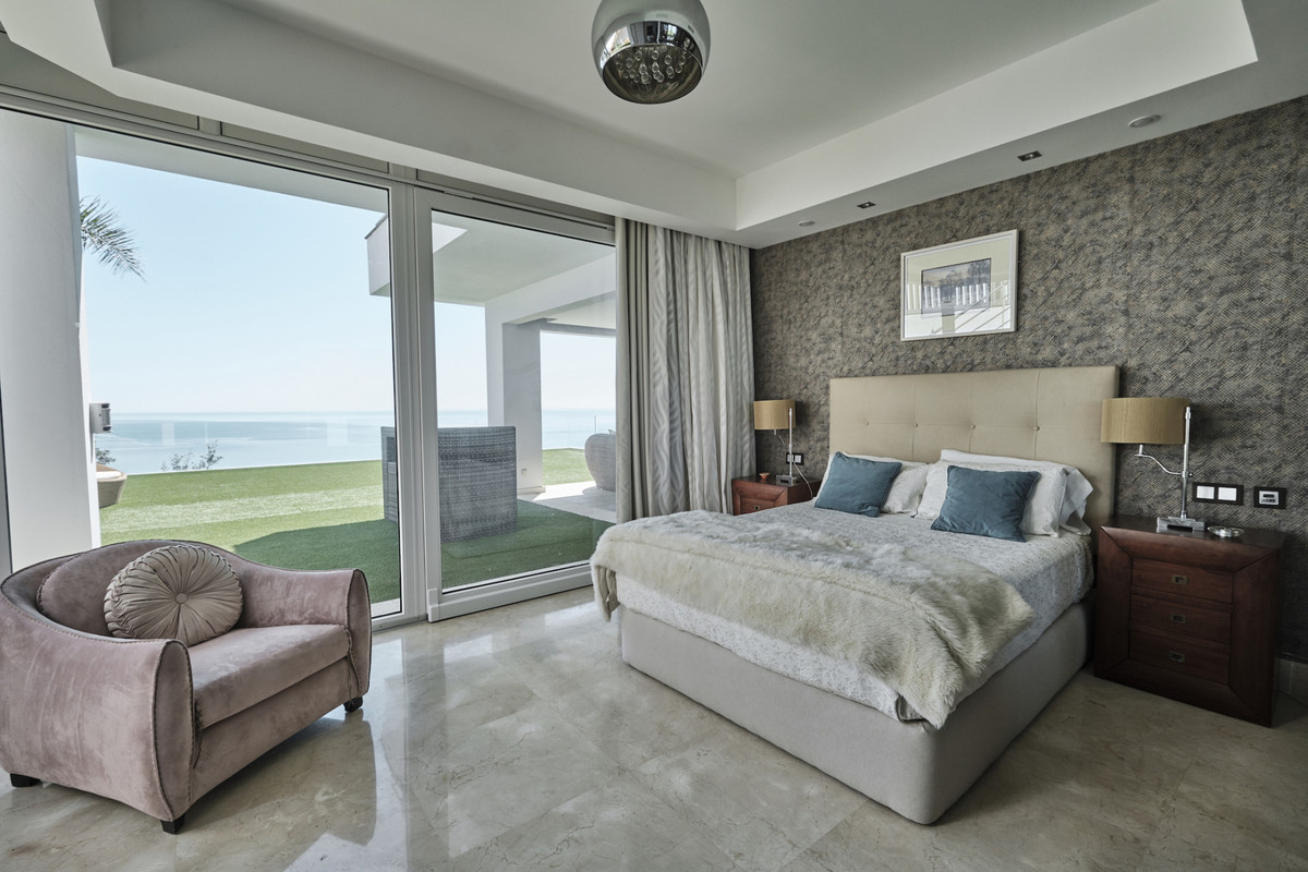 5 Bed Townhouse for sale in Manilva Costa Del Sol, Málaga, Spain