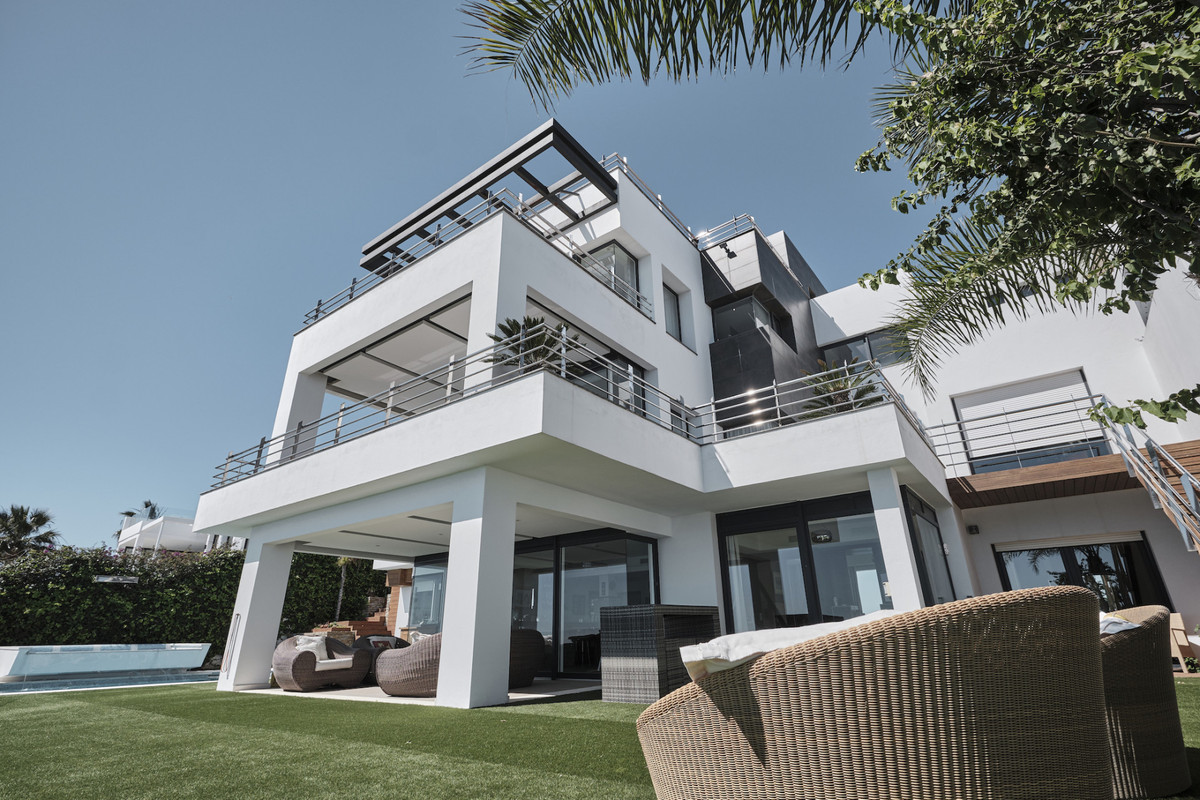 5 Bed Townhouse for sale in Manilva Costa Del Sol, Málaga, Spain