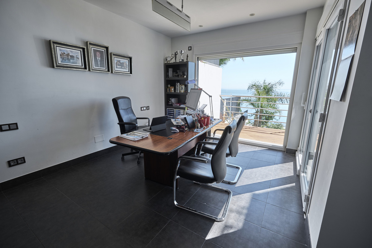 5 Bed Townhouse for sale in Manilva Costa Del Sol, Málaga, Spain