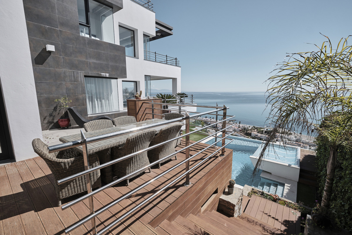 5 Bed Townhouse for sale in Manilva Costa Del Sol, Málaga, Spain