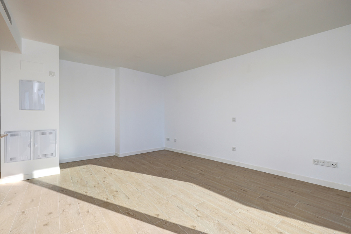 2 Bed Apartment for sale in Estepona Costa Del Sol, Málaga, Spain