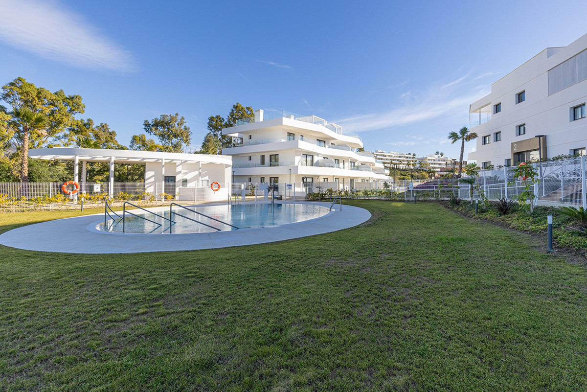 2 Bed Apartment for sale in Estepona Costa Del Sol, Málaga, Spain