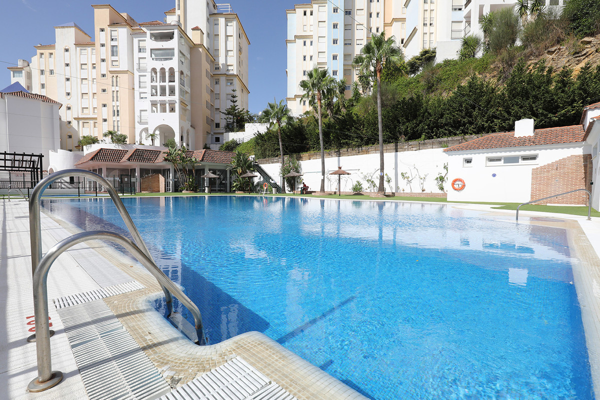 Se vende Apartamento Planta Media de 3 dormitorios en Costa Del Sol, Málaga, España