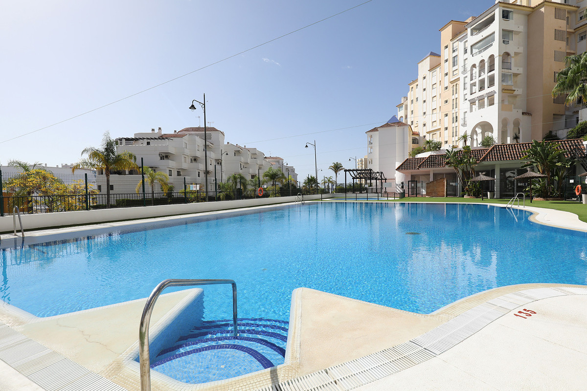 Se vende Apartamento Planta Media de 3 dormitorios en Costa Del Sol, Málaga, España