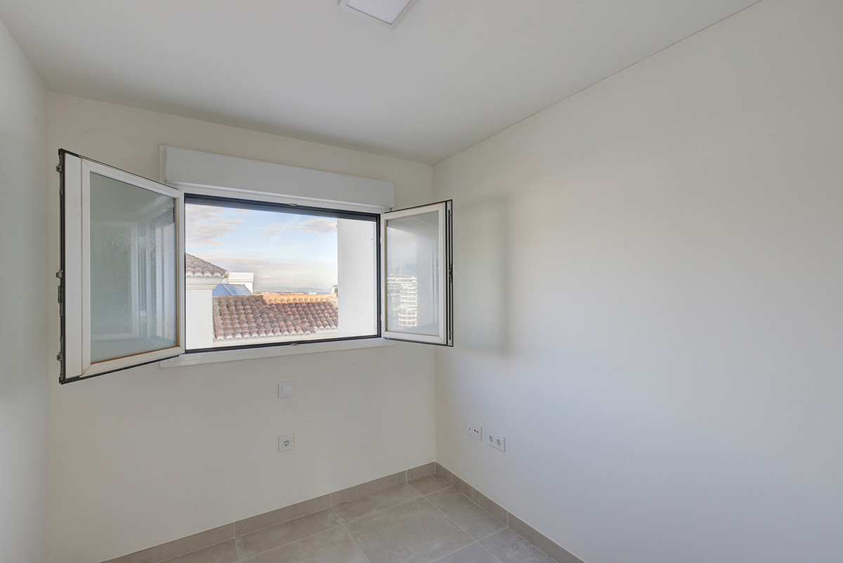 Se vende Apartamento Planta Media de 3 dormitorios en Costa Del Sol, Málaga, España