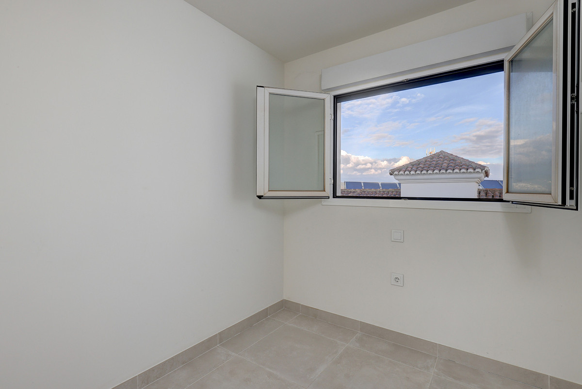 Se vende Apartamento Planta Media de 3 dormitorios en Costa Del Sol, Málaga, España