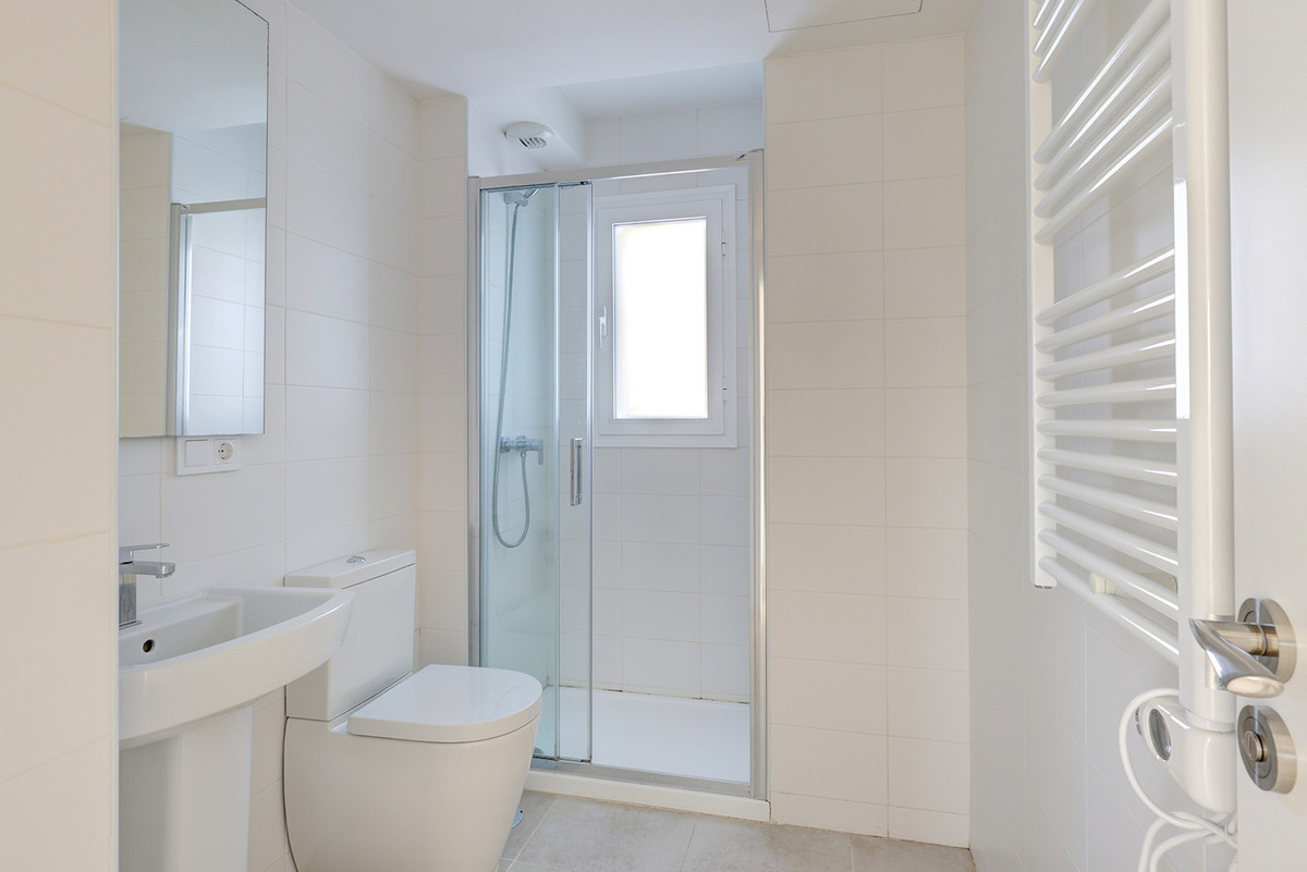 Se vende Apartamento Planta Media de 3 dormitorios en Costa Del Sol, Málaga, España