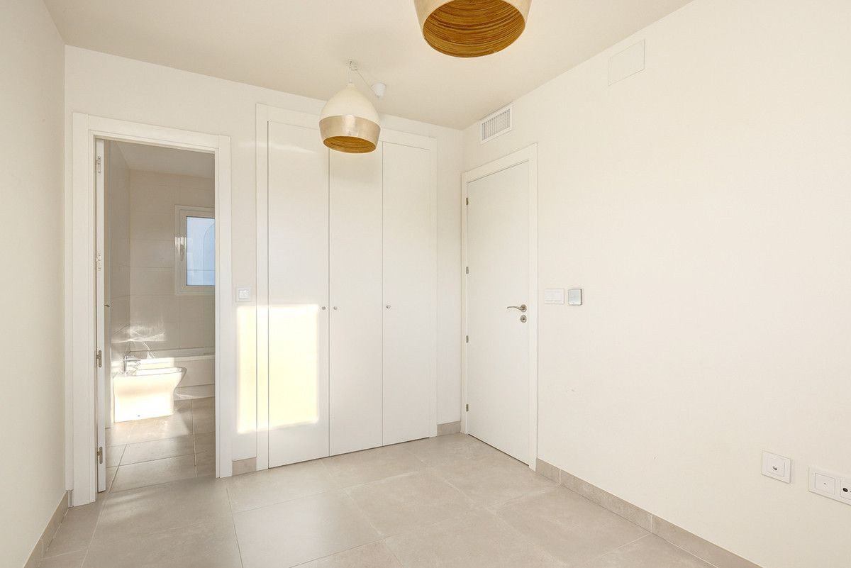 Se vende Apartamento Planta Media de 3 dormitorios en Costa Del Sol, Málaga, España