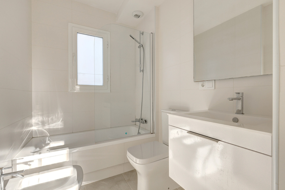 Se vende Apartamento Planta Media de 3 dormitorios en Costa Del Sol, Málaga, España