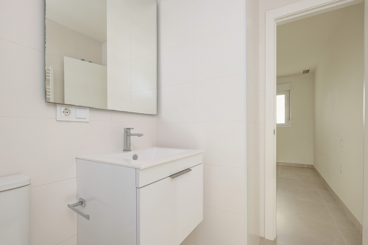 Se vende Apartamento Planta Media de 3 dormitorios en Costa Del Sol, Málaga, España