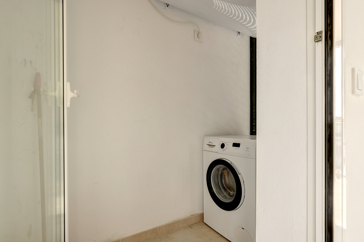 Se vende Apartamento Planta Media de 3 dormitorios en Costa Del Sol, Málaga, España