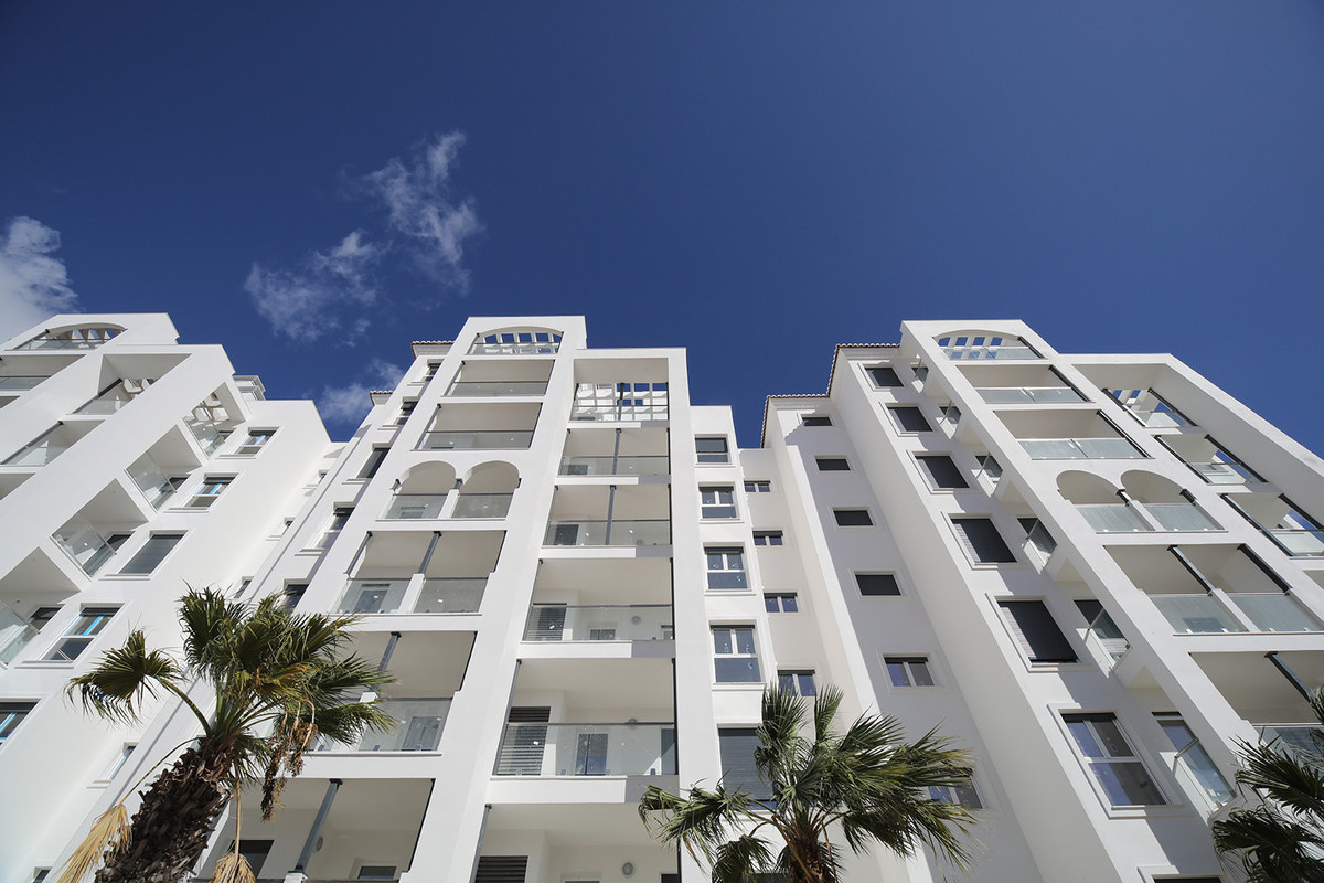 Se vende Apartamento Planta Media de 3 dormitorios en Costa Del Sol, Málaga, España