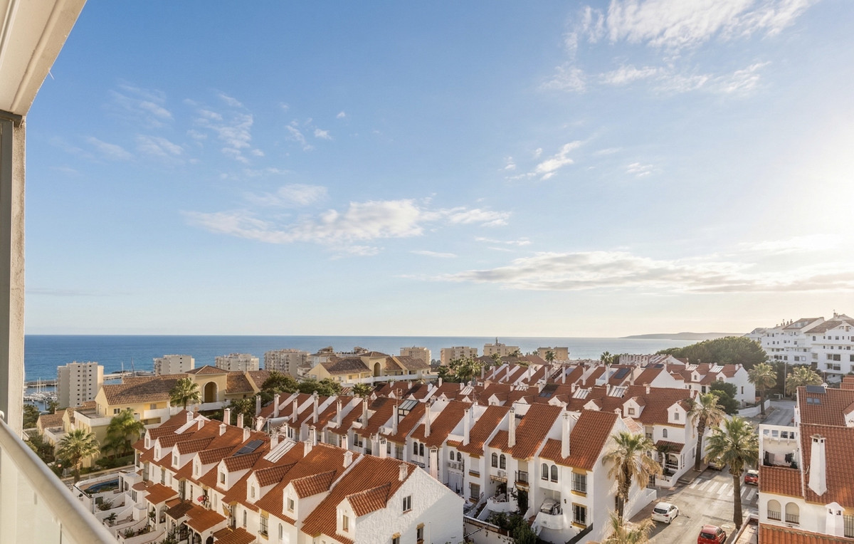 Se vende Apartamento Planta Media de 3 dormitorios en Costa Del Sol, Málaga, España