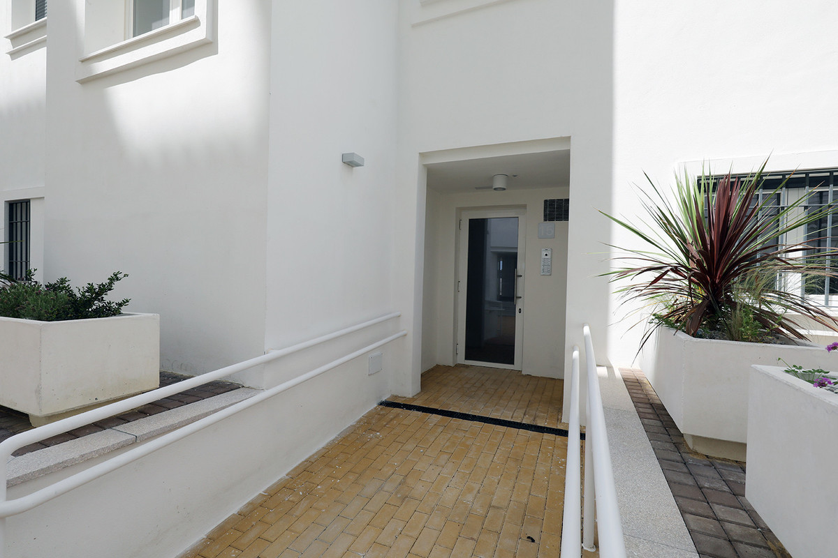 Se vende Apartamento Planta Media de 3 dormitorios en Costa Del Sol, Málaga, España