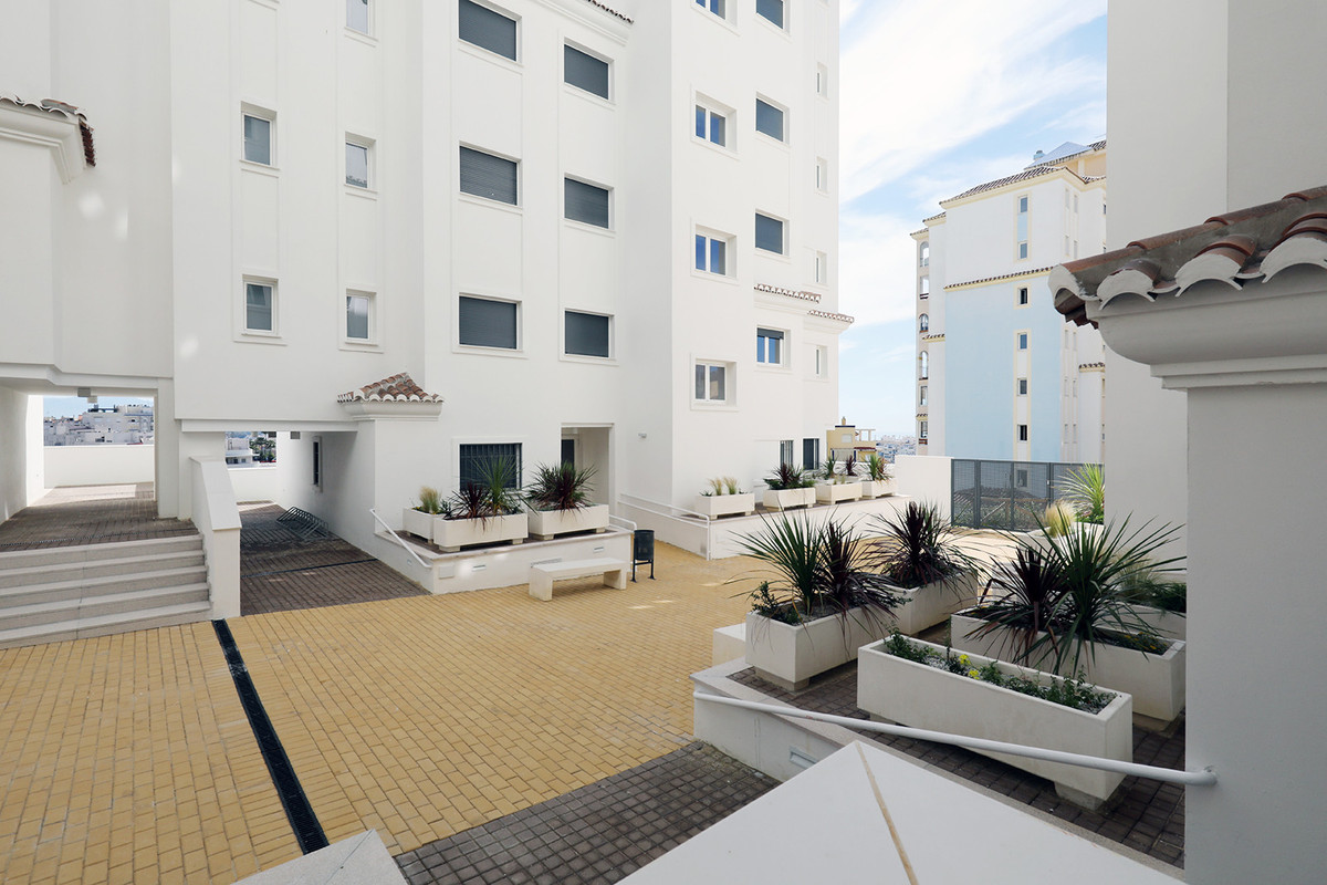 Se vende Apartamento Planta Media de 3 dormitorios en Costa Del Sol, Málaga, España