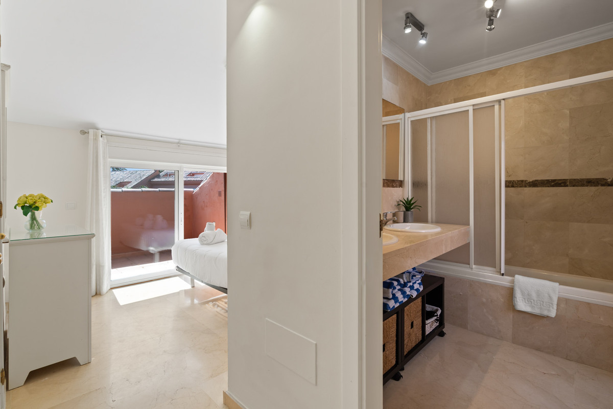 3 Bed Apartment for sale in Estepona Costa Del Sol, Málaga, Spain