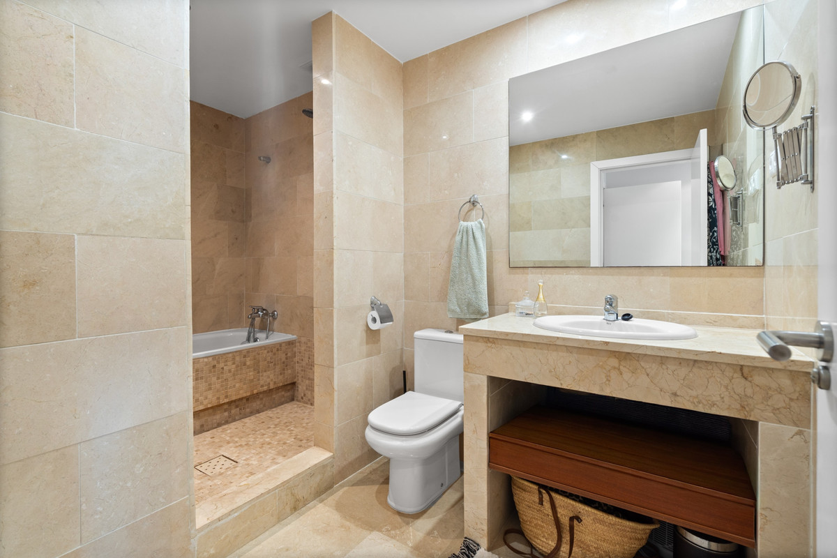 Se vende Apartamento Planta Baja de 2 dormitorios en Costa Del Sol, Málaga, España