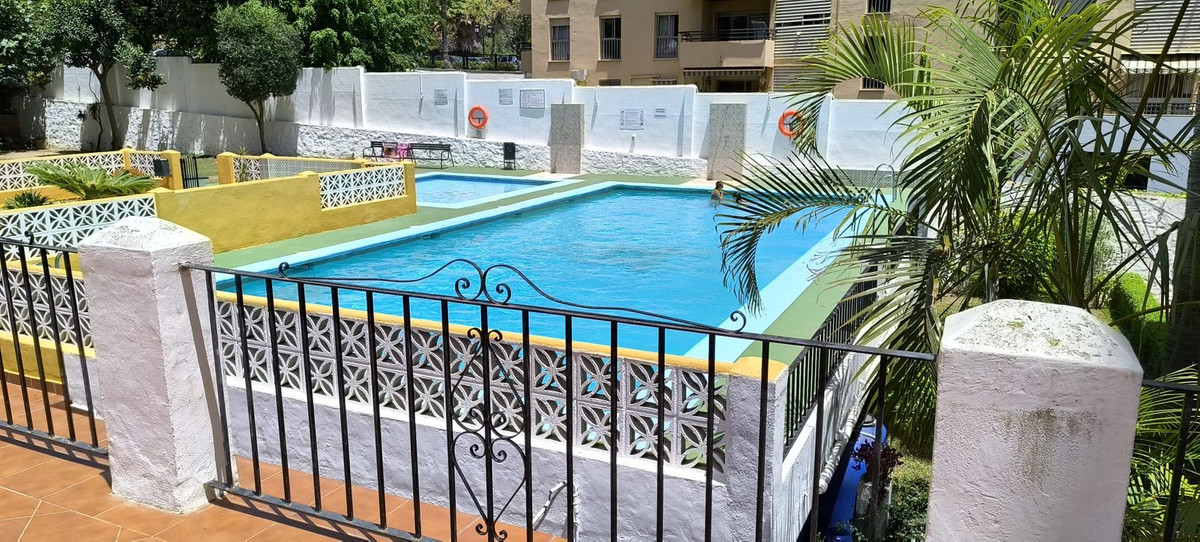 3 Bed Apartment for sale in Marbella Costa Del Sol, Málaga, Spain