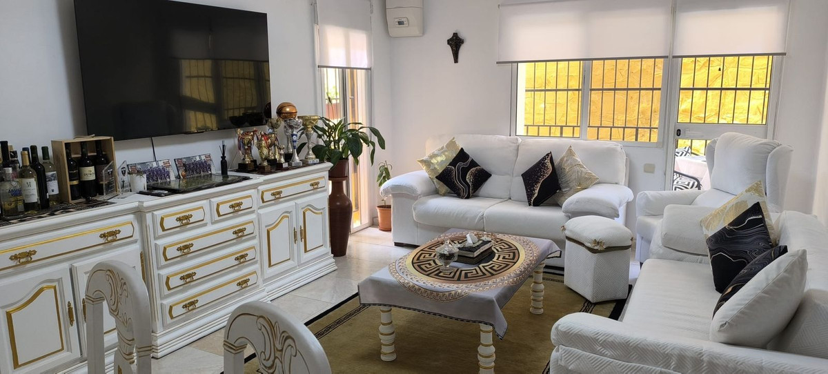 3 Bed Apartment for sale in Marbella Costa Del Sol, Málaga, Spain