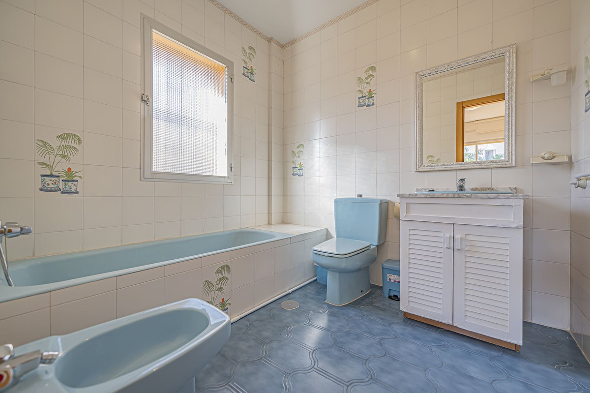 Se vende Villa - Chalet de 5 dormitorios en Costa Del Sol, Málaga, España