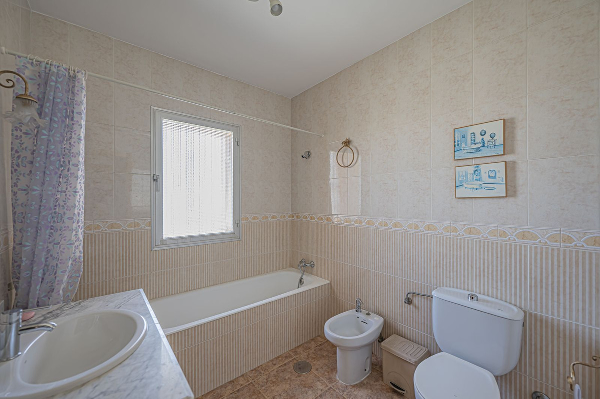 Se vende Villa - Chalet de 5 dormitorios en Costa Del Sol, Málaga, España