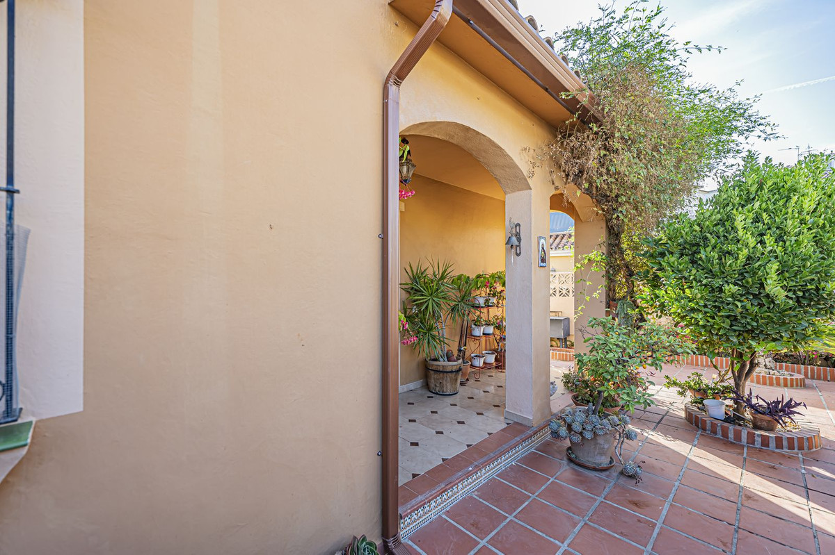 Se vende Villa - Chalet de 5 dormitorios en Costa Del Sol, Málaga, España