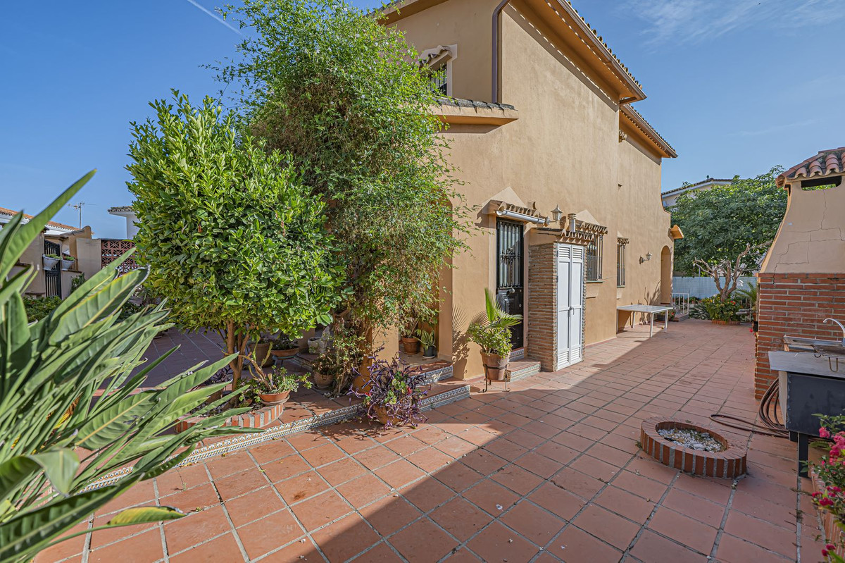 Se vende Villa - Chalet de 5 dormitorios en Costa Del Sol, Málaga, España
