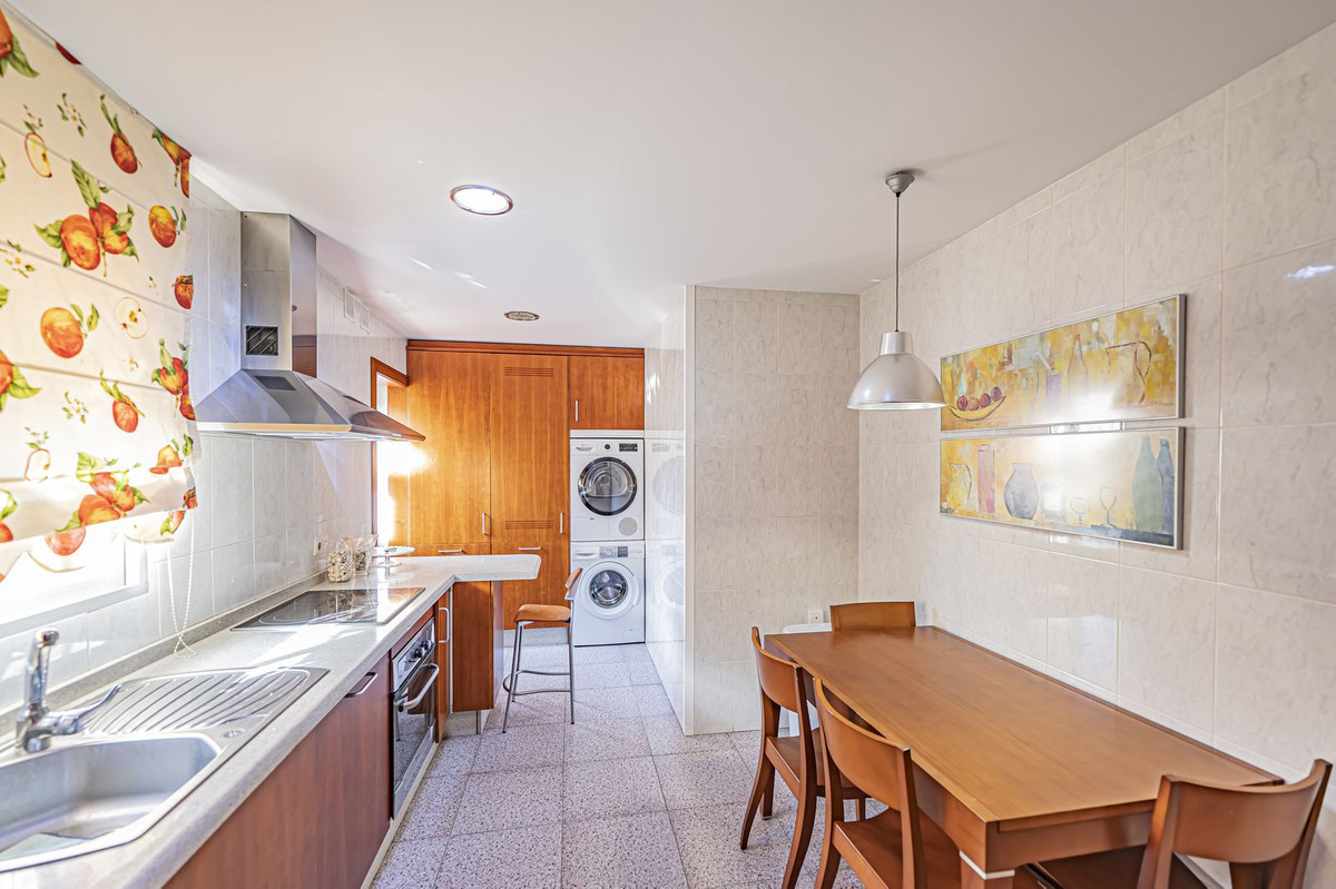 Se vende Villa - Chalet de 5 dormitorios en Costa Del Sol, Málaga, España