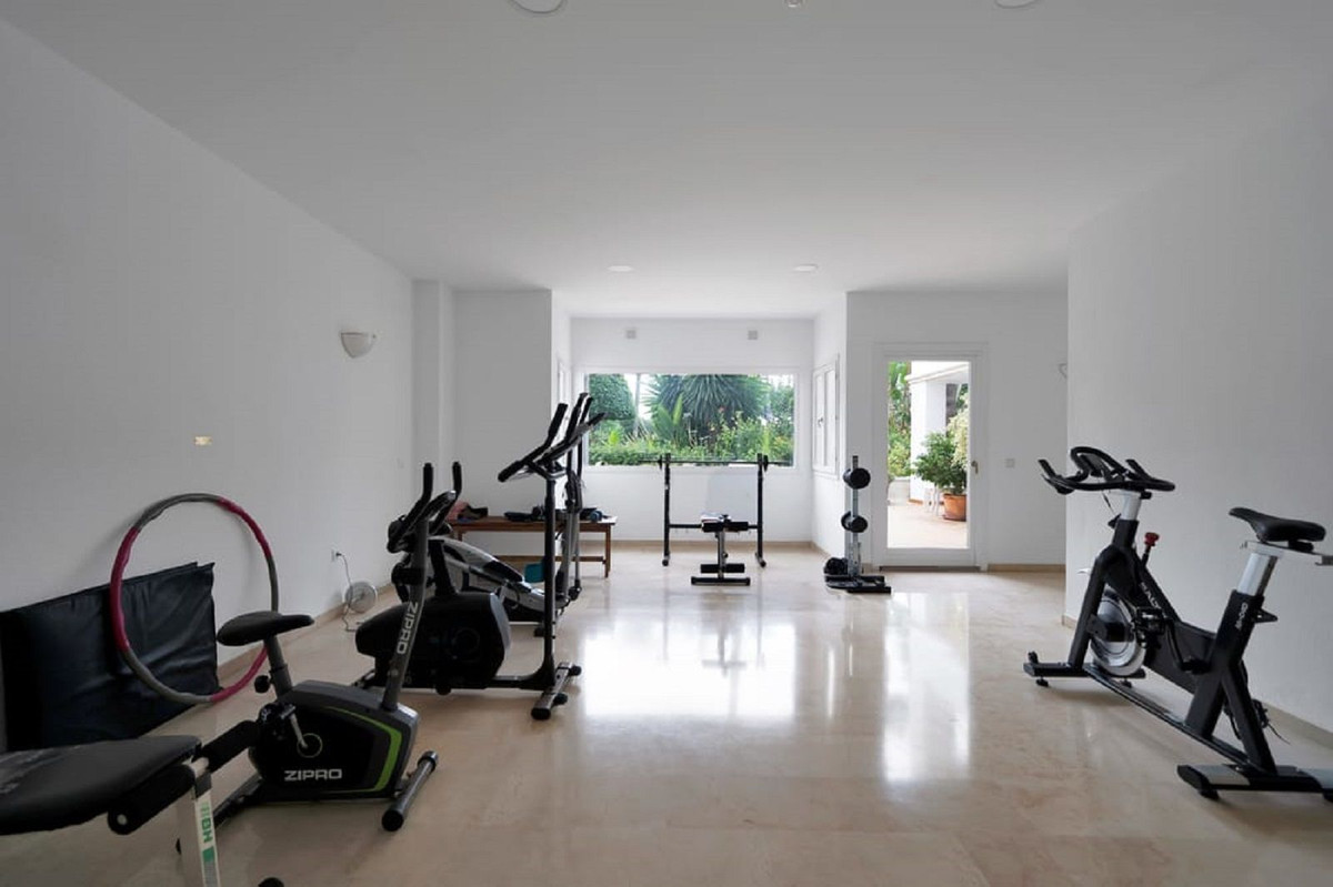 2 Bed Apartment for sale in Atalaya Costa Del Sol, Málaga, Spain