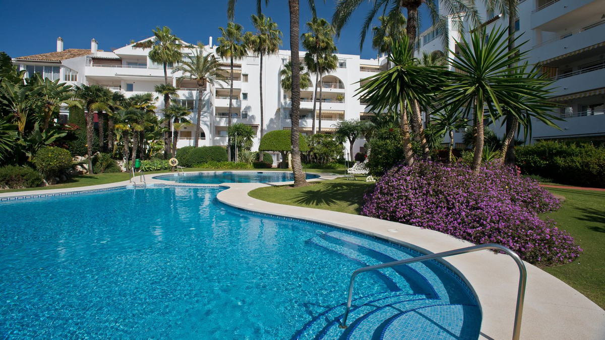2 Bed Apartment for sale in Atalaya Costa Del Sol, Málaga, Spain