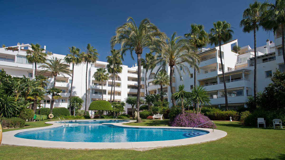 2 Bed Apartment for sale in Atalaya Costa Del Sol, Málaga, Spain
